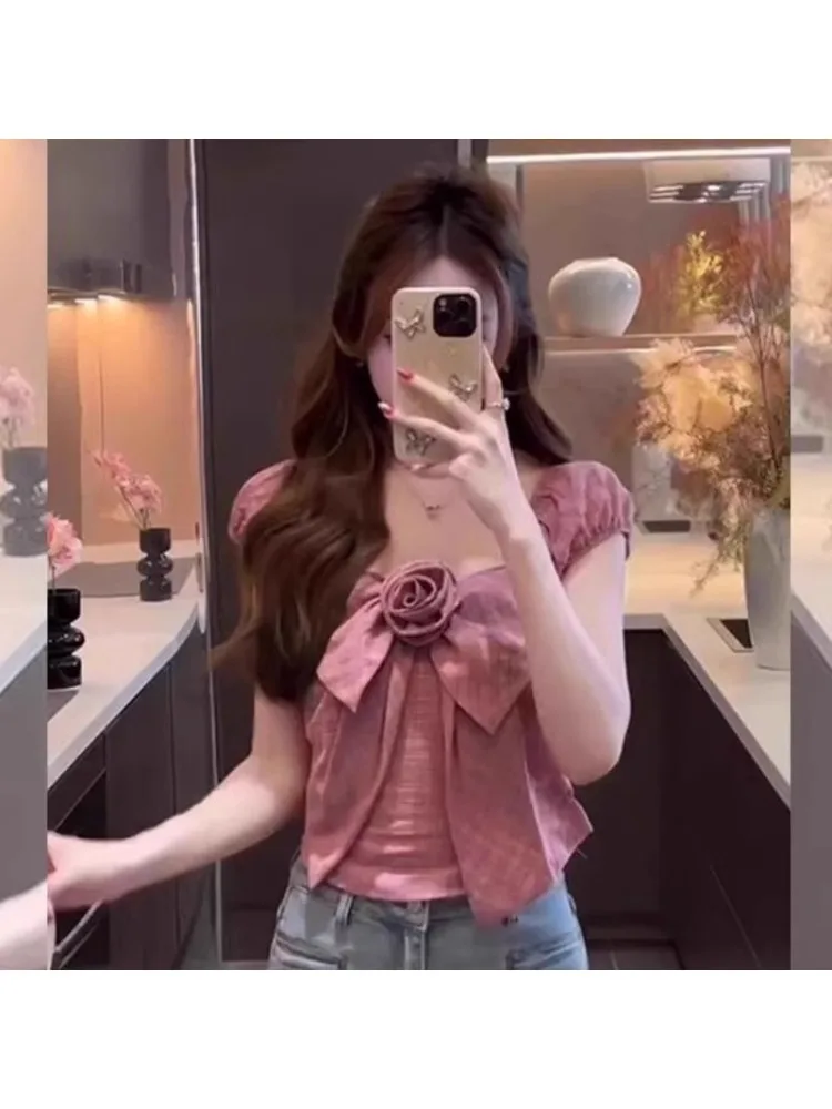 بلوزة حلوة أنيقة بأكمام منتفخة للسيدات قميص كوري أنيق مزين بفيونكة على شكل زهرة الورد قميص قصير صيفي على الطراز الفرنسي كاواي قميص وردي 2025