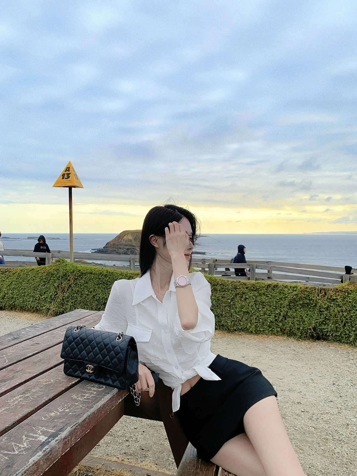 

JustQin High Intelligence a Sister 2026 Весенняя Новая Белая Рубашка Женская с Эффектом Утяжки Талии, Защитой от Солнца, Элегантный Стиль