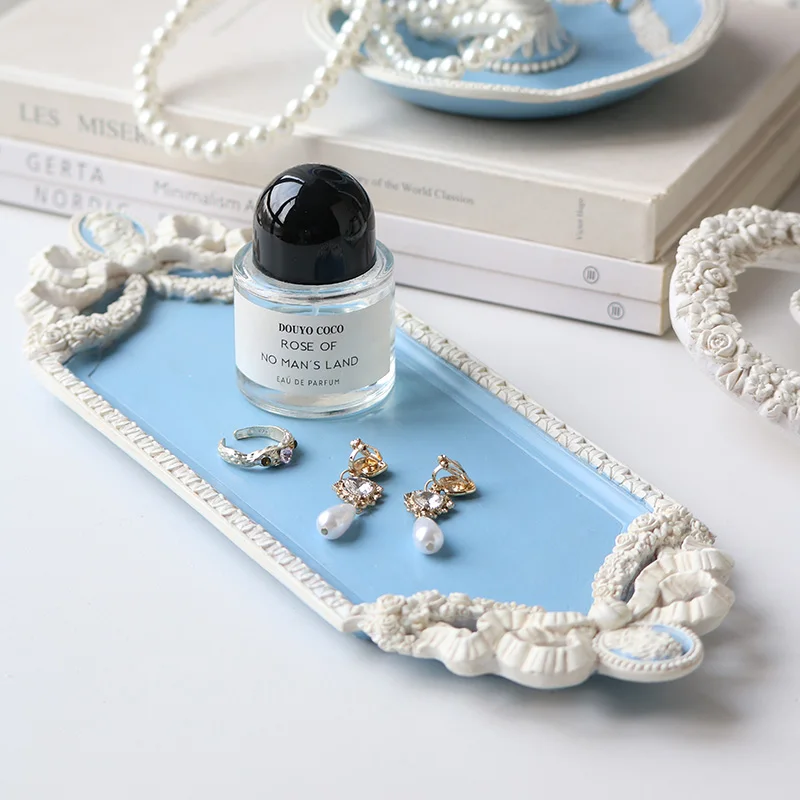 French Light Luxury Vintage Blue White Resin Relief Tray Jewelry Organizer High-End Home Tray for Dresser, Entryway Key Holder
