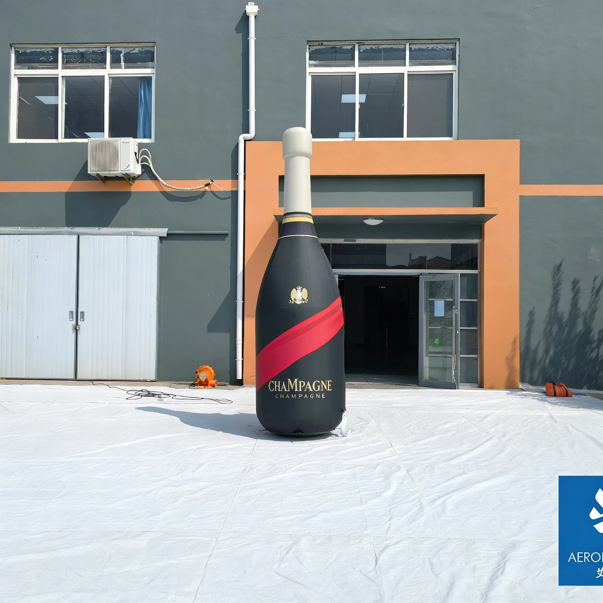 Promotional Giant Inflatable Wine Bottle Outdoor Airtight Drink Bottle Customized Advertising Inflatable Bottle