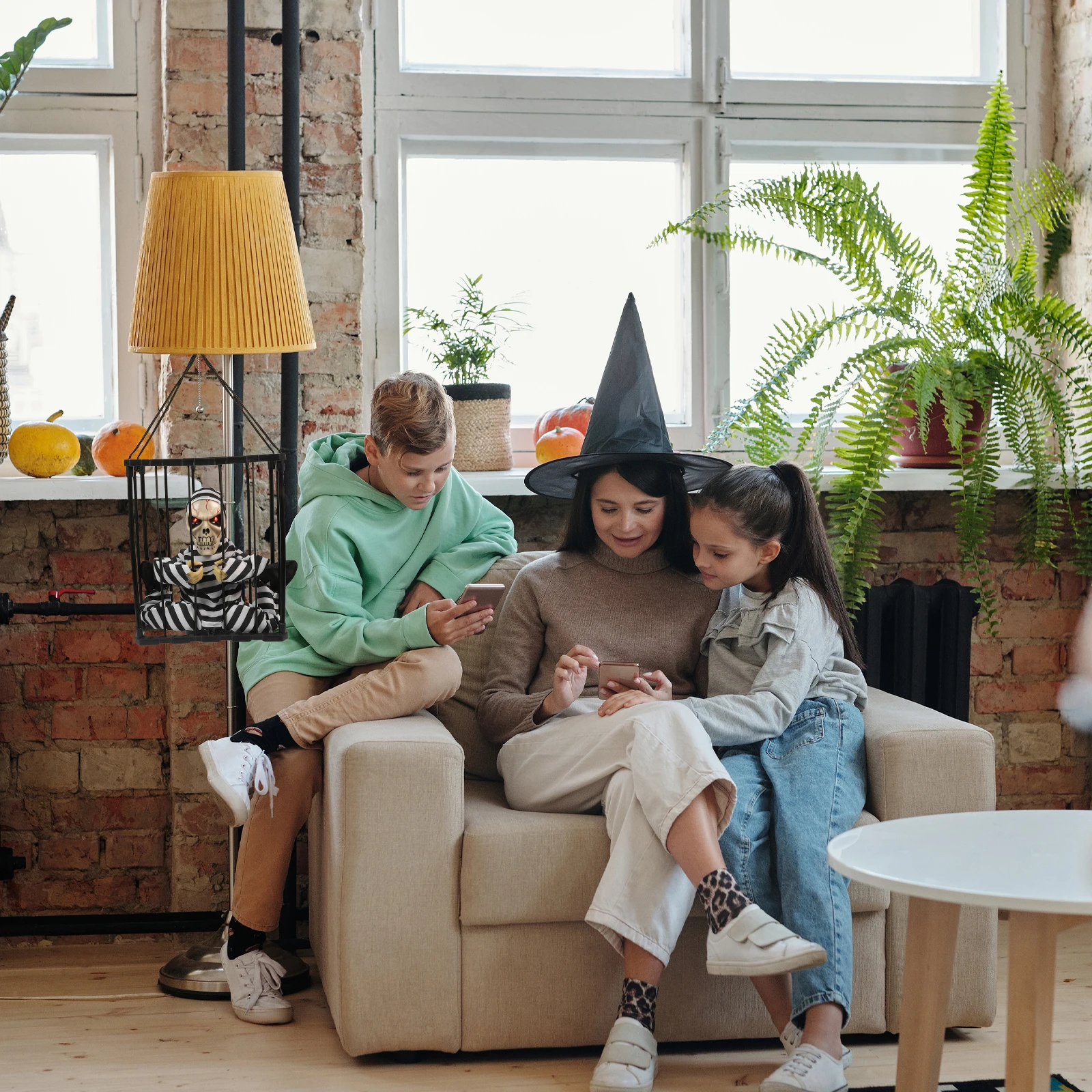 

Induction Light Sound Halloween Decoration Scary Ghost Prison Hanging Prop Haunted House Party Supplies Decorative Toy