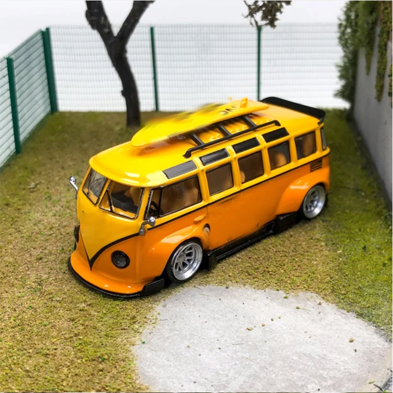 Diecast 1:64 Scale Alloy Simulation V W T1 Yellow Car Bus Toy Car Model Classic Collection Static Decoration Souvenir Pieces