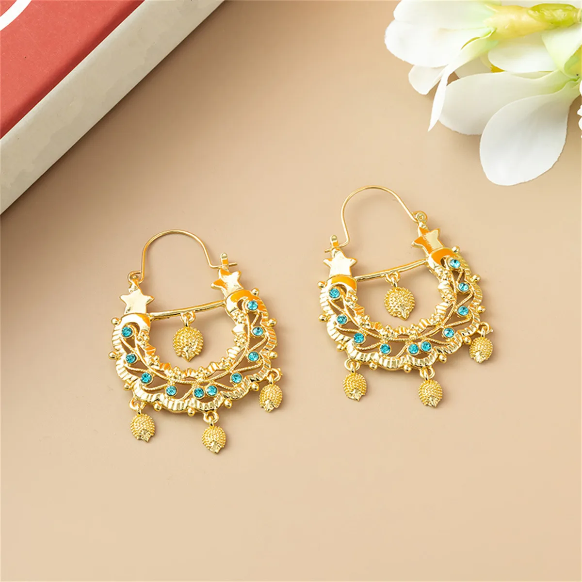 European Trend Classic Star Studs Hollow Design Rhinestone Rare Women\'s Earring Jewelry