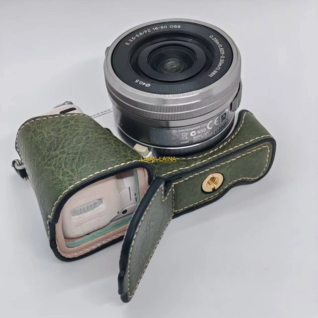 

Комплект для адаптации к камерам Sony NEX5, NEX5T, NEX5R, NEX5C: основание камеры с винтами и сменным аккумулятором.