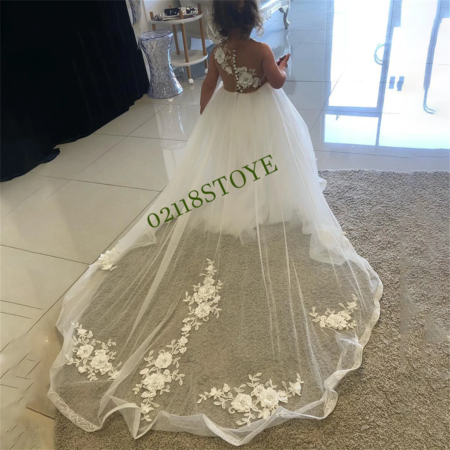 

Ivory Lace Flower Girl Dresses Illusion Back Long Train First Communion Dresses Elegant Princess Dress robe de princesse fille