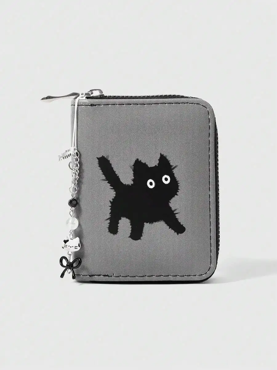

Серый кошелек на молнии с изображением черной кошки и подвеской-шармом