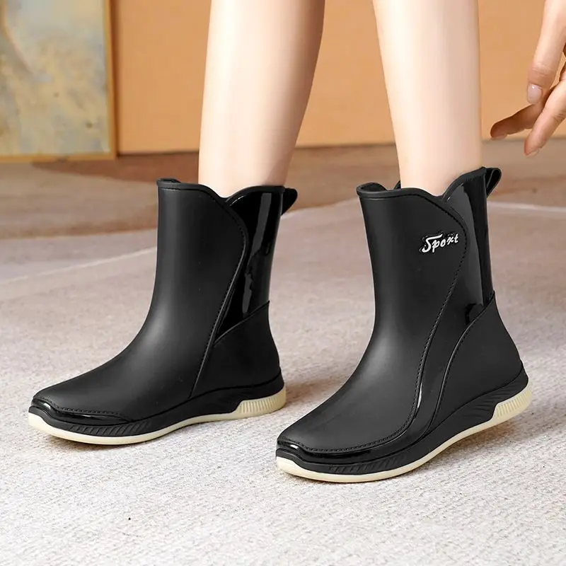 New Rain Boots Women\'s Waterproof Shoes Rubber Shoes Cotton-Padded Rubber Boots Women\'s Fashion Middle Adult Non-Slip Work Shoes