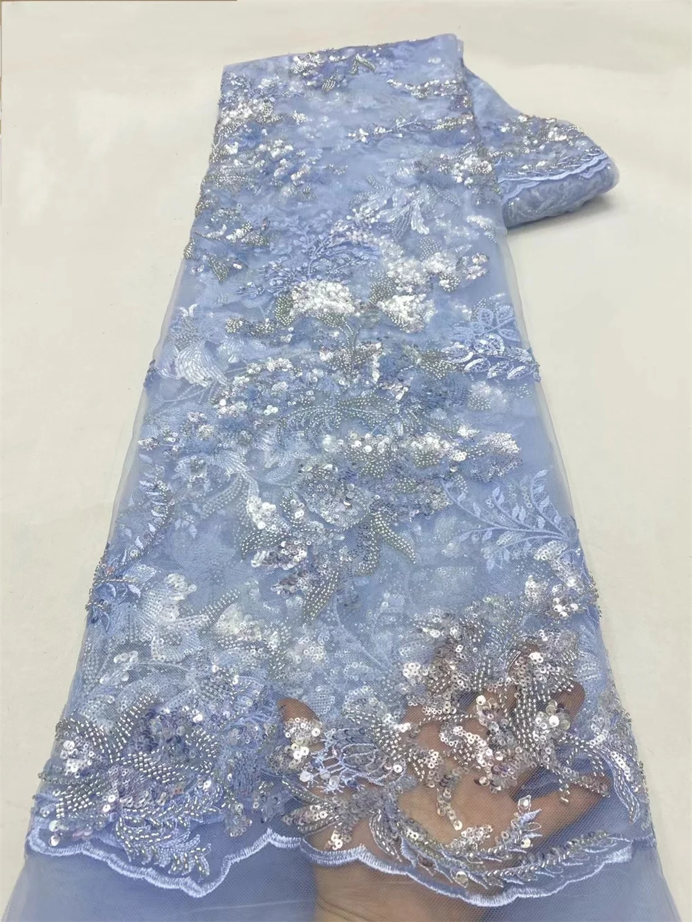 Tissu de dentelle de tulle perlé français bleu ciel, dentelle de filet africain de haute qualité avec des paillettes pour les DressesA66-2 de soirée, 2024