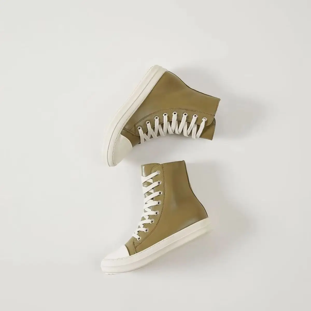 

Новые кожаные ботинки на толстой подошве для мужчин и женщин, на шнуровке, парные, черные высокие кеды из канваса