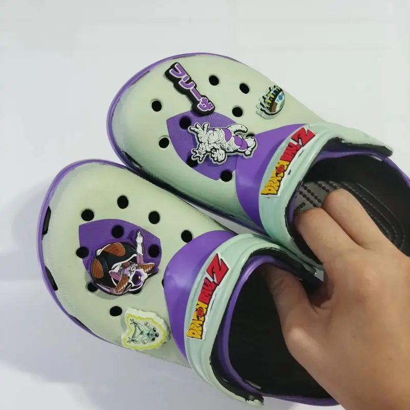 Nuevas zapatillas con agujeros de Dragon Ball, sandalias Frisa Sharu para adultos, zapatos de playa informales y cómodos, sandalias antideslizantes para exteriores