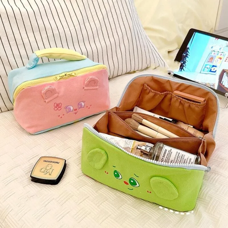 Cute Embroidered Makeup Storage Bag Womem Travel Large Capacity Cosmetics Organizers Portable Lipstick Perfume Beauty Handbag