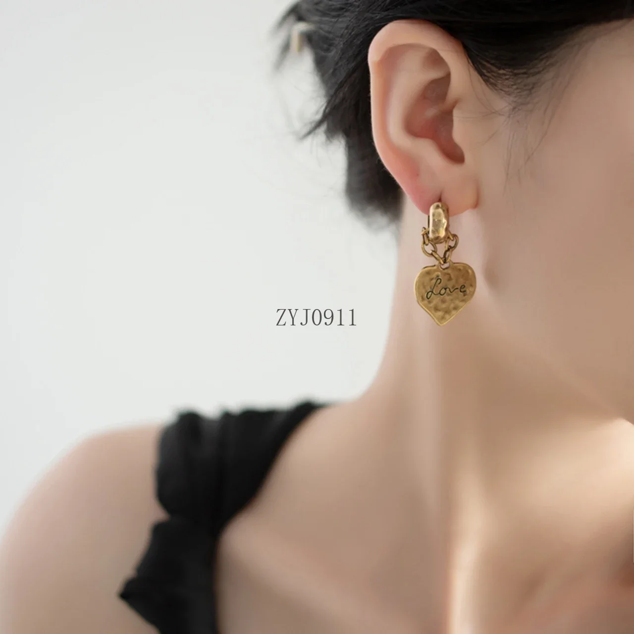 * Orecchini a cerchio punk con amore a forma di cuore di pesca in ottone di marca di design per le donne Gioielli di lusso di alta qualità Tendenza Bijoux Goth Boho