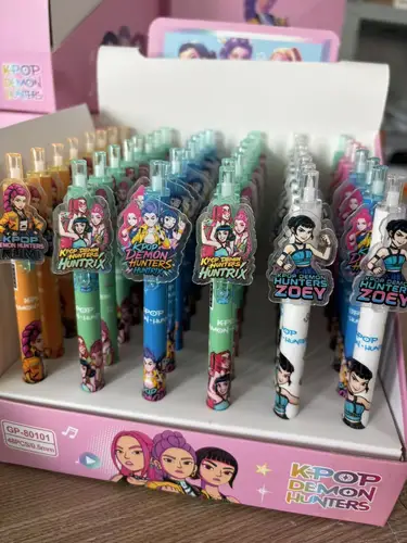 Imagen 2 del producto Pluma de prensa del equipo de caza de brujas KPOP al azar, parche de pluma Neutral de alta belleza, estilo Manga coreano, papelería bonita para estudiantes y niñas