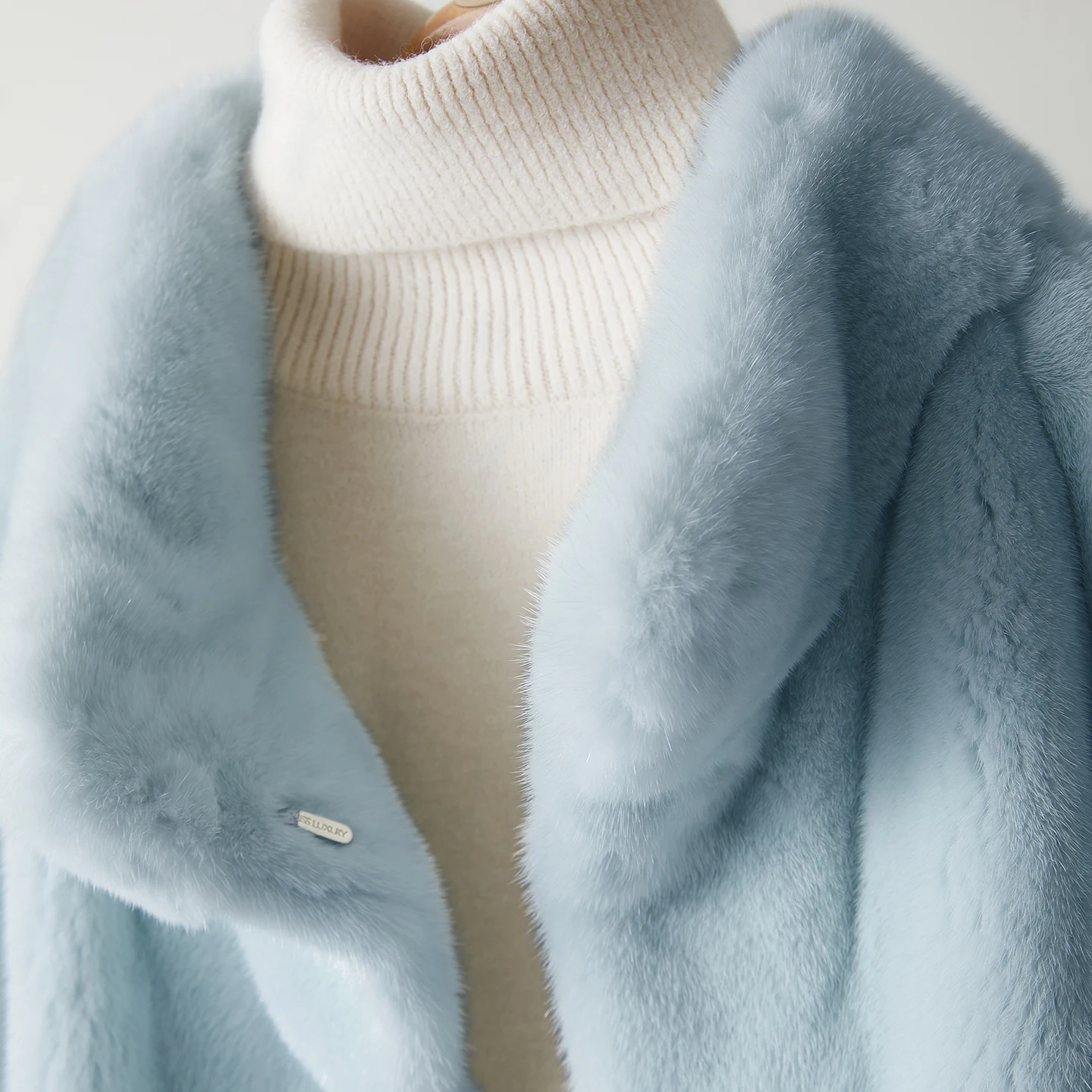 معطف فرو طبيعي فاخر من Tcyeek ملابس شتوية للنساء سترة من الفرو الحقيقي معطف نسائي دافئ من المينك بالكامل جديد في معاطف 2025 الفلسطينية