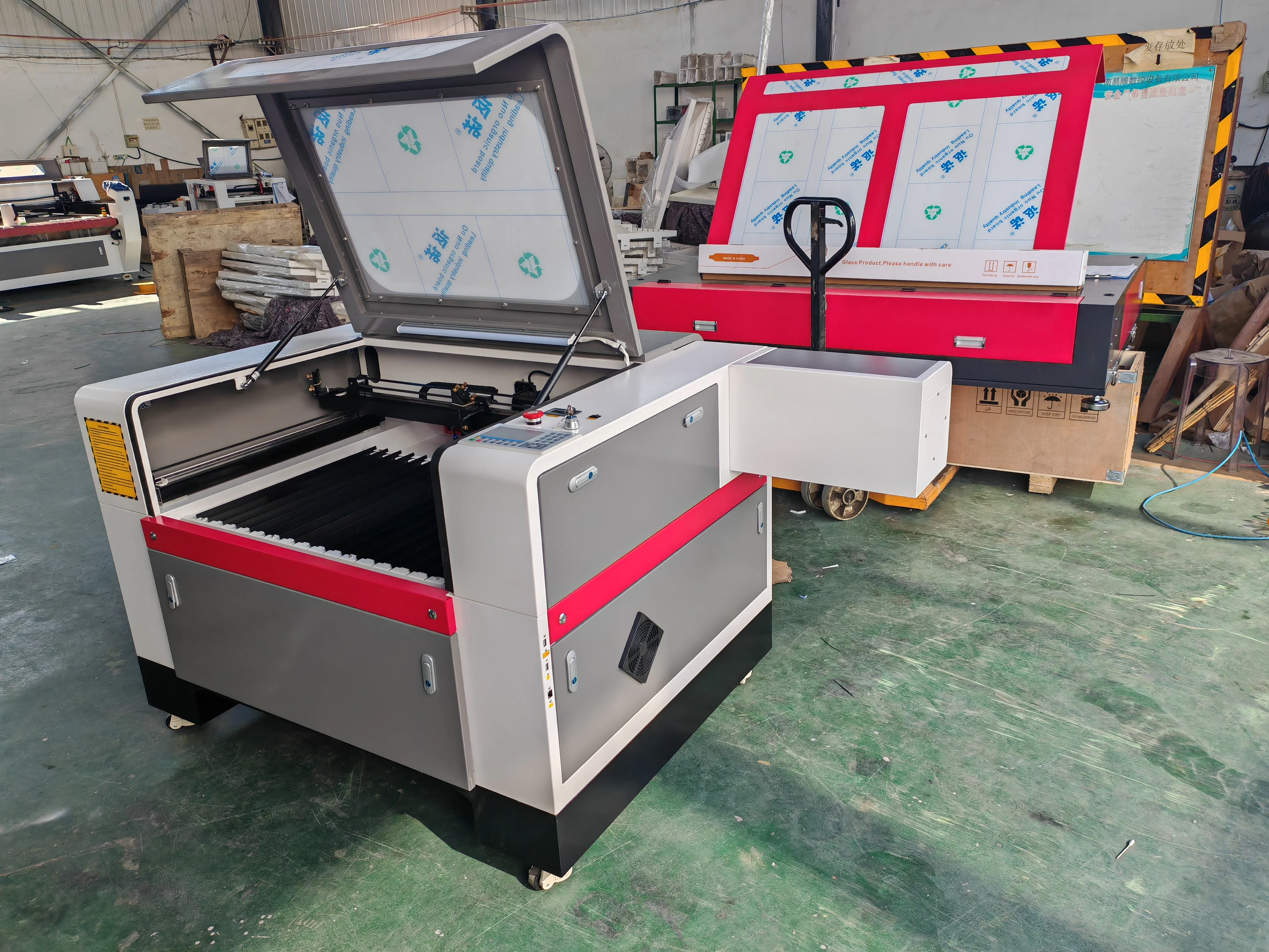 CO2 Lasergraveermachine Automatisch scherpstellen CNC CO2 Lasersnijmachine