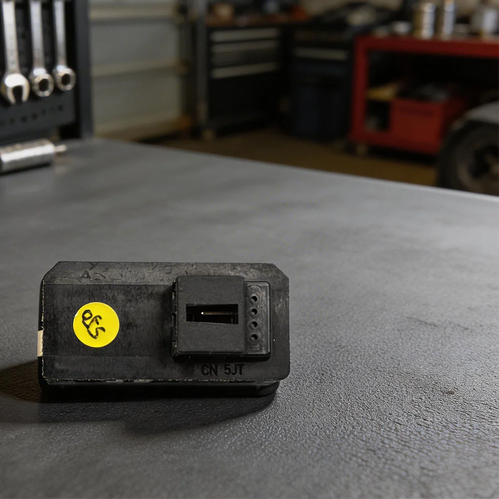 

1 шт. электрическая кнопка-переключатель замка багажника для Audi A4 Avant 2016+ 4G0959831B, аксессуары для замены автомобильных переключателей