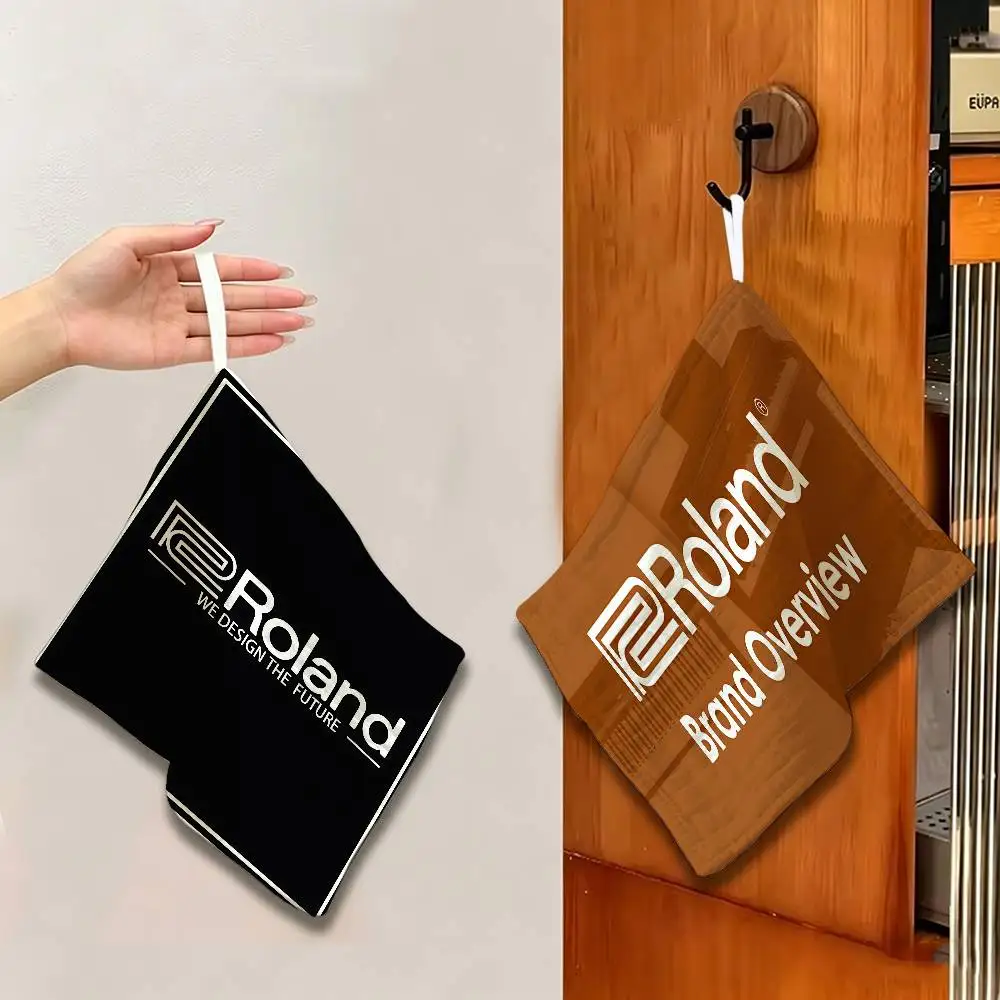 Fashion R-Roland Logo Hanging Style Hand Wiping Towel, Polyester Cotton, Anti-fade for Indoor Kitchen Living Room