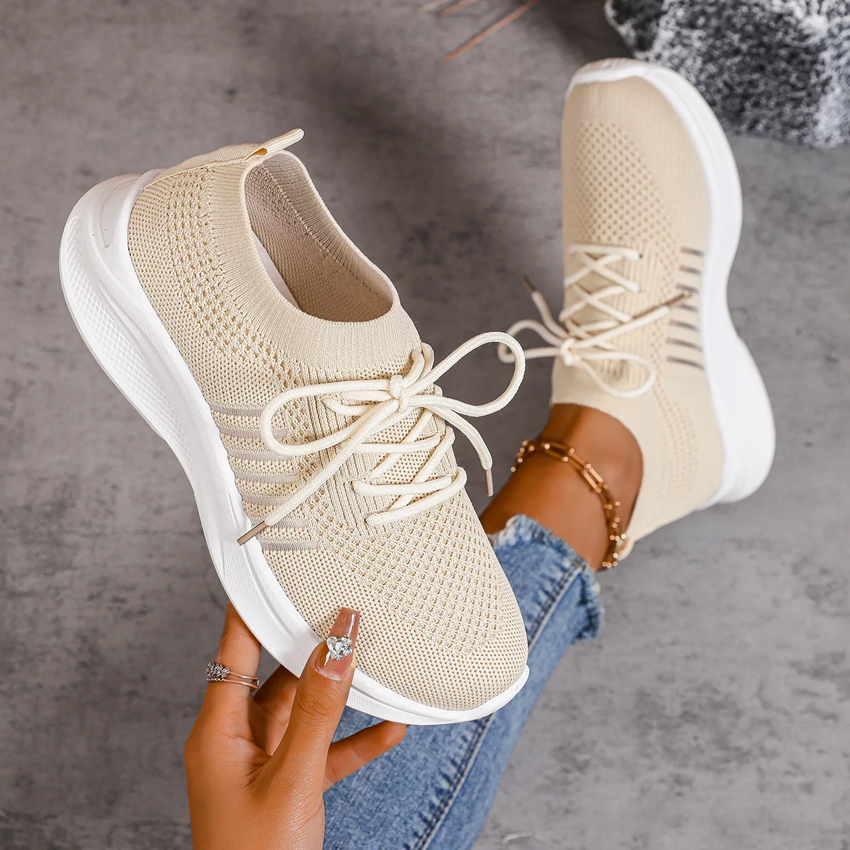 

Women's plus size casual sports shoes Lightweight mesh running shoes flying woven breathable flat shoes