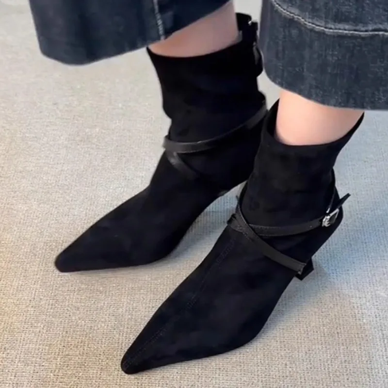 Новые зимние роскошные дизайнерские короткие ботинки на шпильке с молнией сзади, повседневные легкие туфли для домашнего офиса и покупок на высоком каблуке с неглубоким носком 35–40