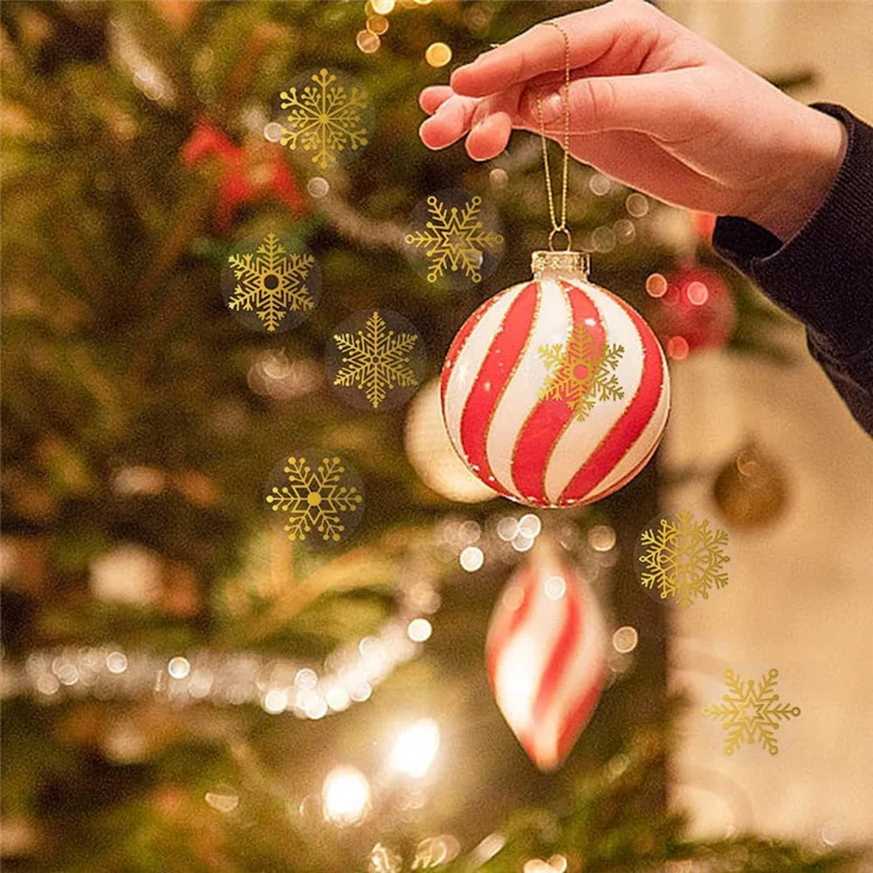 ملصقات عيد الميلاد على شكل ندفة الثلج - رقائق ذهبية مكونة من 2500 قطعة - ملصقات لاصقة مستديرة شفافة لديكور العطلة #2