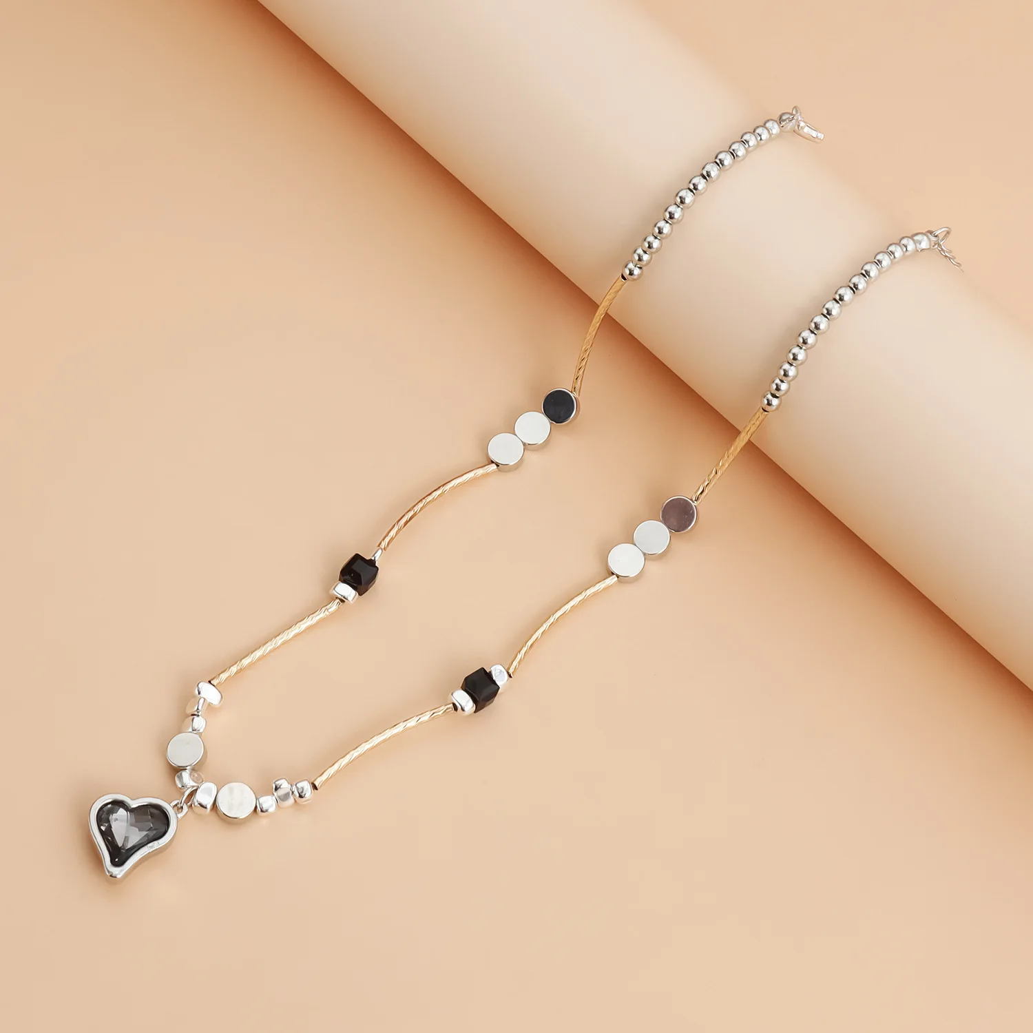 Black diamond shaped heart-shaped pendant necklace, women's gold and silver, sweet and cool style collarbone chain