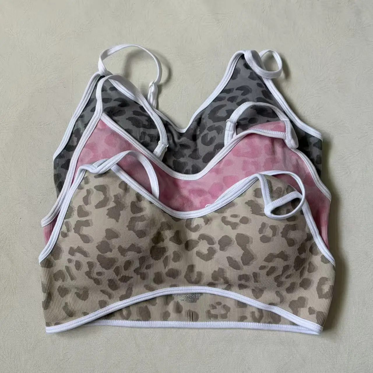 Logo Women Leopard Print Thin Strap Sports Bra Contrast Trim Wireless Yoga Bralette Breathable Fitness Workout Crop Top Padded