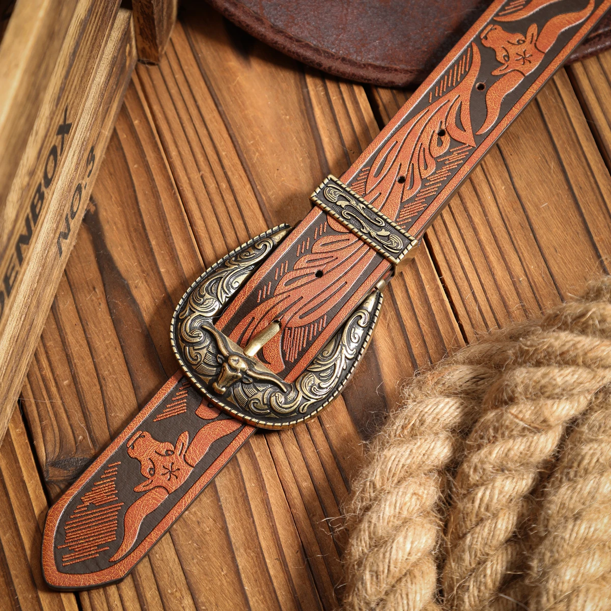 Ein lässiger, individueller und Retro-Gürtel, ein Kleidungsaccessoire im Western-Stil, Metallschnalle, PU-Gürtel, geeignet für Männer und Frauen – Detail 12