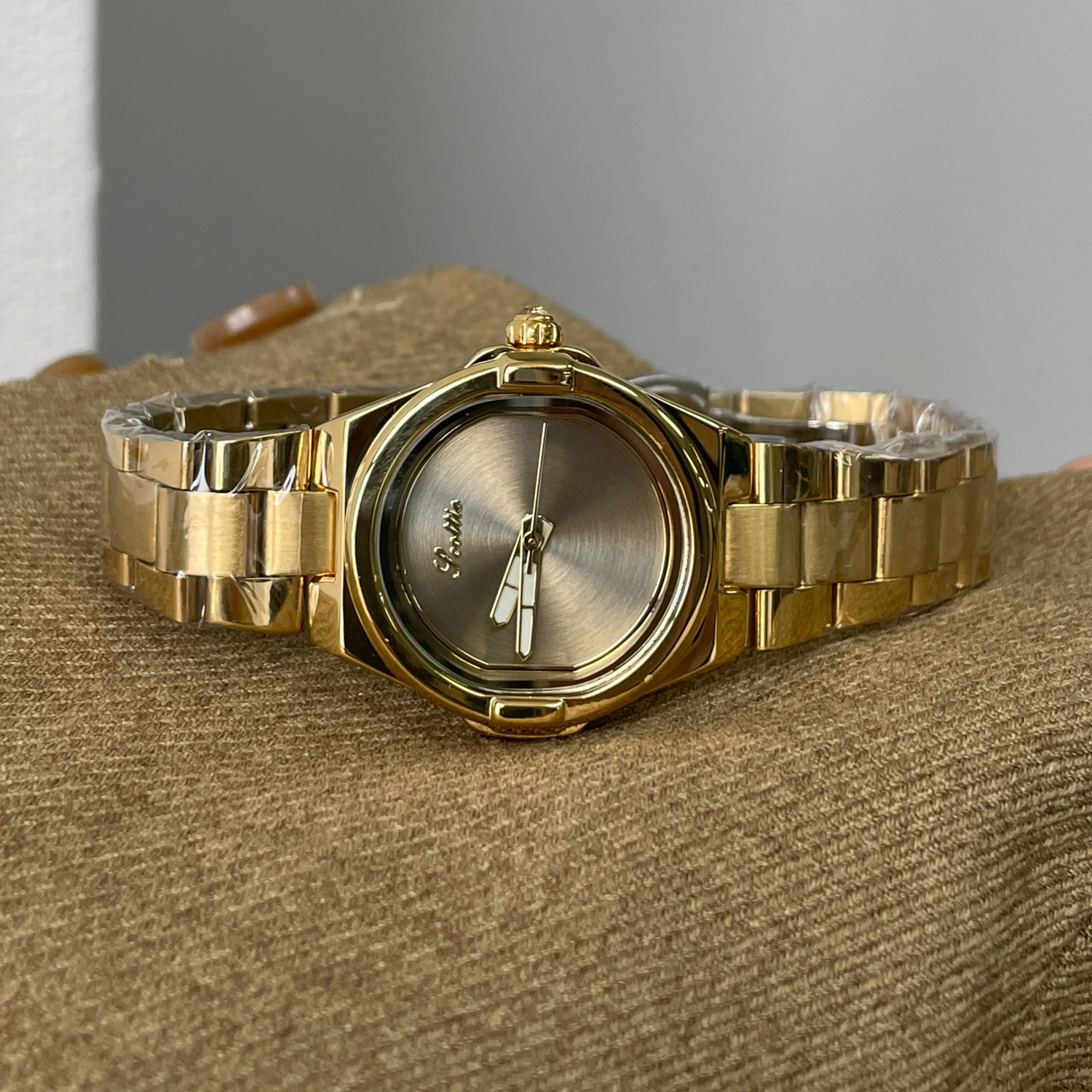 

CILOA Round Gold Vintage Watch for Women, a Luxury Gift, High-Quality Vintage, Simple and Elegant, Waterproof Quartz Watch