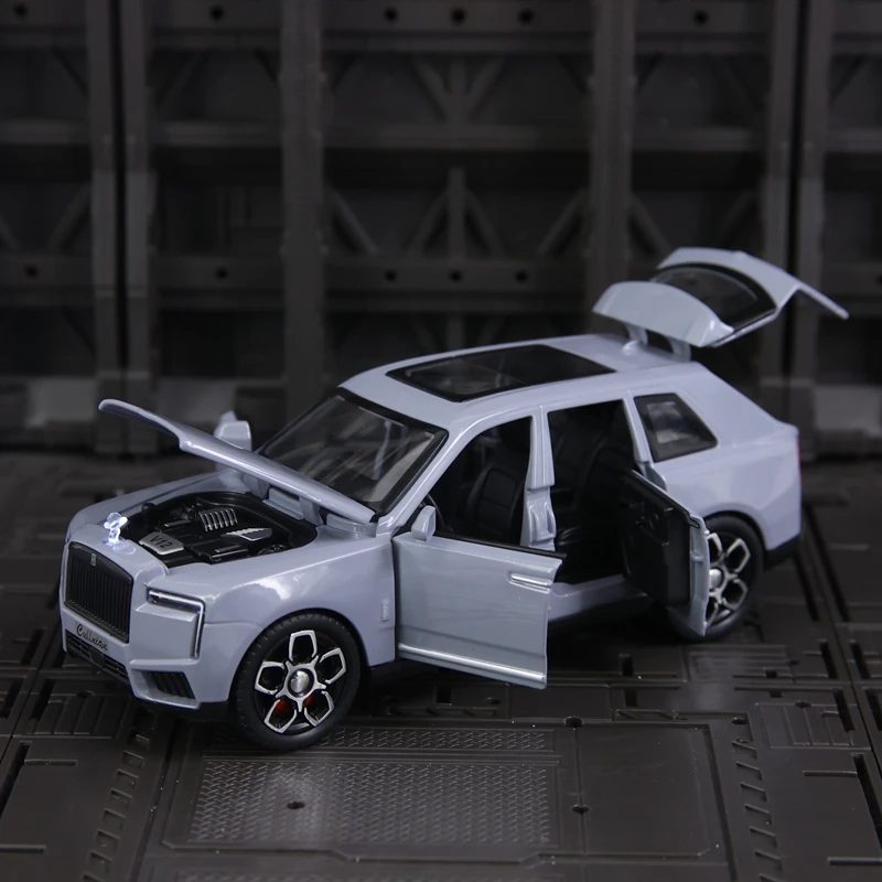 1: 32 Rolls Royce Cullinan modelo de coche de aleación, puertas y capó se pueden abrir, maletero con sonido y luz, regalo de coche de juguete para niños
