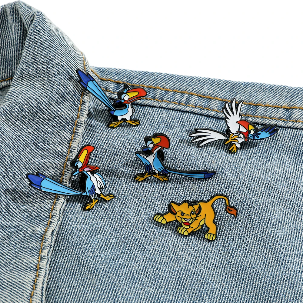 5 Broches de El Rey León, Lindos y Divertidos, de Simba, Loro Zazu, Pin de Esmalte de Anime, Insignia Metálica, Joyería, Accesorios para Ropa y Mochila, Regalo