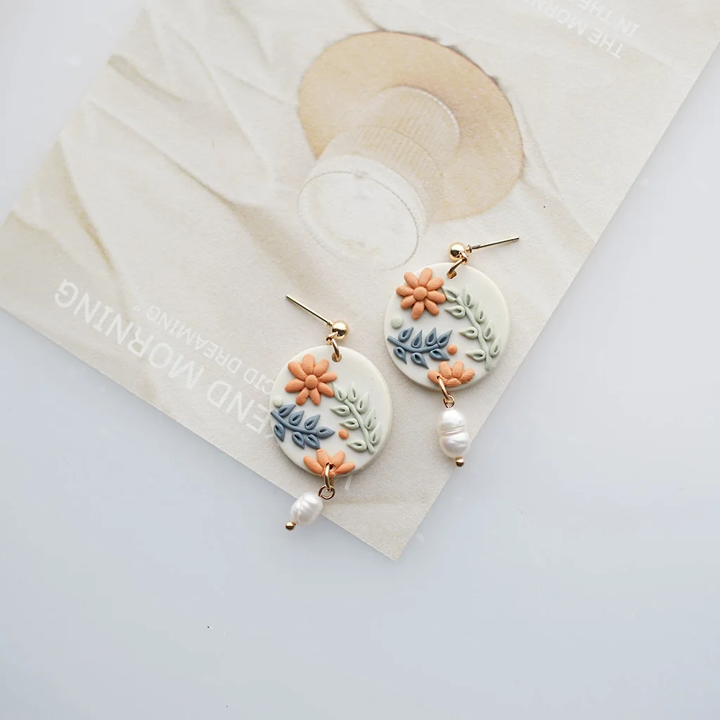 Vintage Handmade Cluster Flower Polymer Clay Drop Earrings with Pearl Delicate Dangle Earrings for Women And Girls Daily Accesso