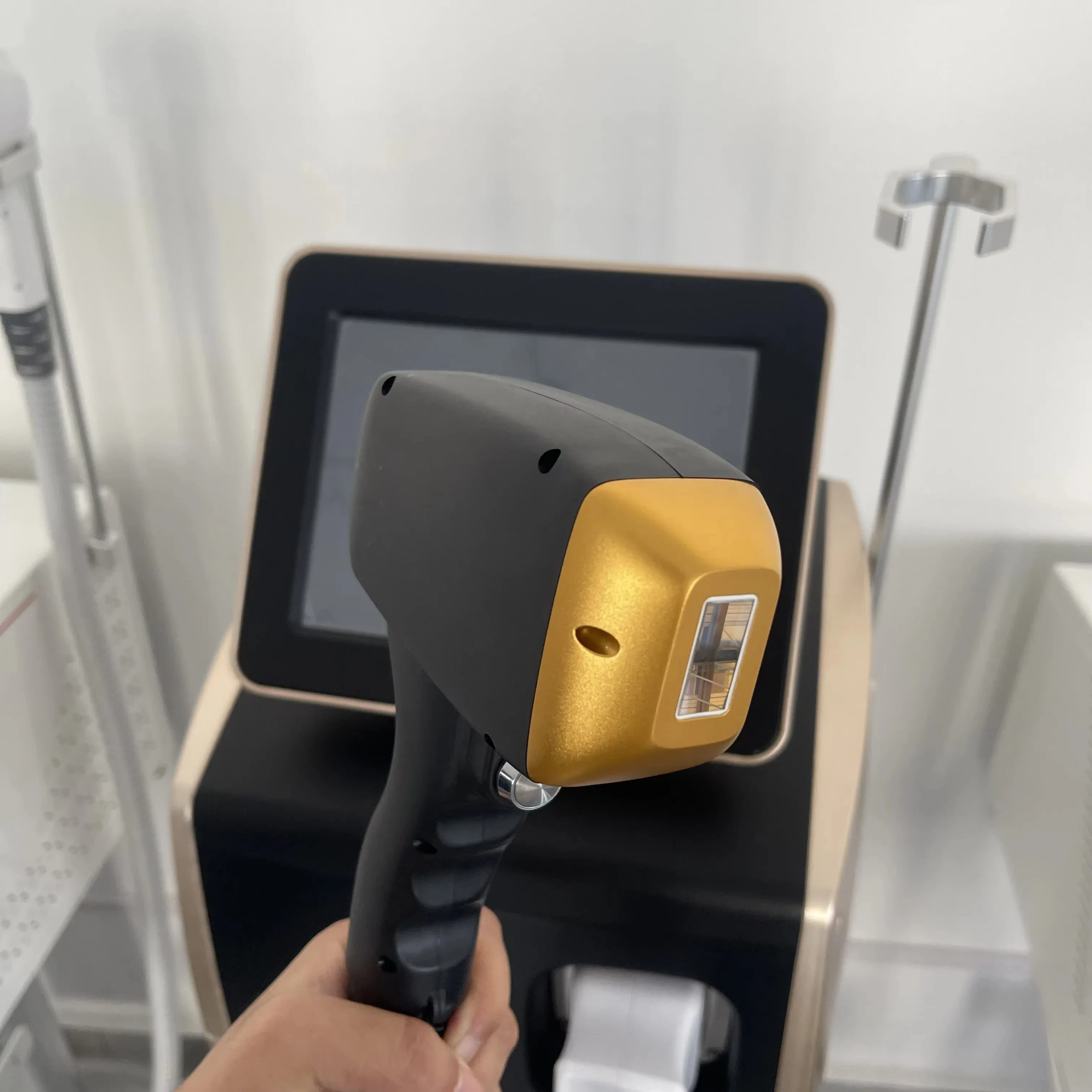 Newest High power Permanent 755 808 1064 808 nm Ice Platinum Titanium 3 wavelength Diode Laser Hair Remova lMachine