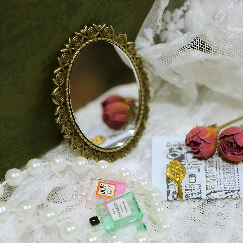 1/12 Dollhouse Vintage Rose Lustro ścienne Lustro ramowe Dollhouse Akcesoria meblowe Mikro scena Dekoracja Rekwizyty fotograficzne