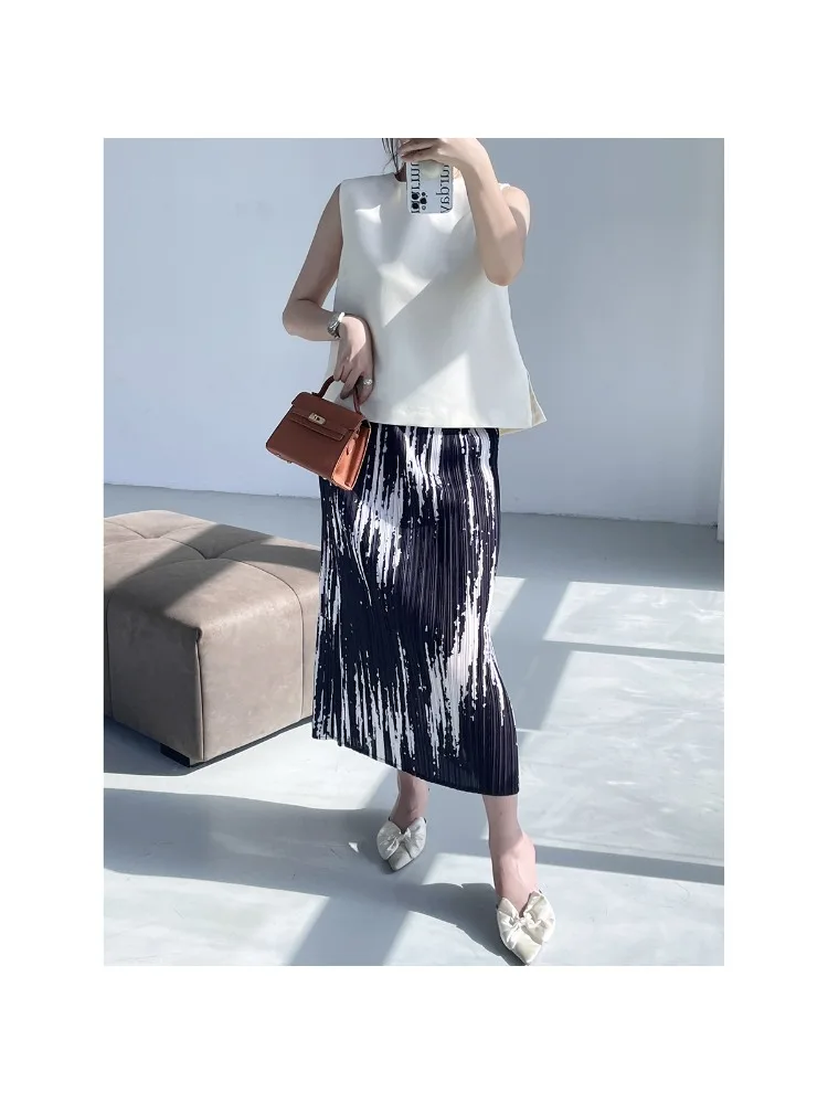 Miyake 2025 Summer New Black and White Printed Folded Half Skirt Retro Style Commuter Medium Length Skirt for Children