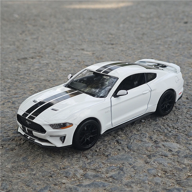 1:24 Mustang GT 2018 Legierung Sportwagen Modell Druckguss Metall Rennwagen Modell Hohe Simulation Sammlung Kinder Spielzeug Geschenk Ornament