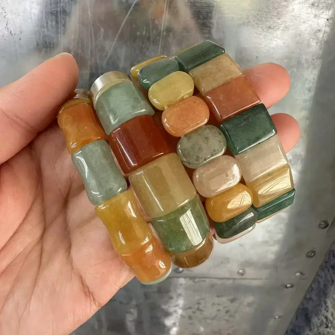 Bracelet de perles de pierres précieuses naturelles en jade d'aventurine colorée |   Bracelet de bijoux fait à la main pour cadeau de saint-valentin unisexe, vente en gros