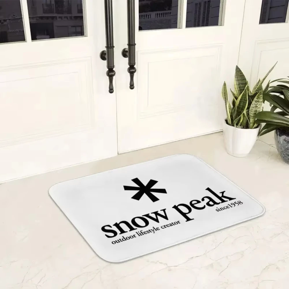 VIKAMA Snow Peak Logo Doormat, Non-Slip Absorbent Entryway Rug for Outdoor Enthusiasts & Camping Lovers