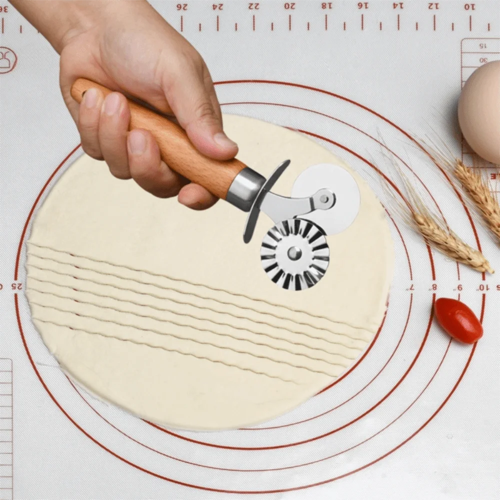 

Double Wheel Biscuit Embossing Rolling Wheel Wooden Handle 2 in 1 Dumpling Mold Rust-proof Homemade Ravioli Mold Pizza