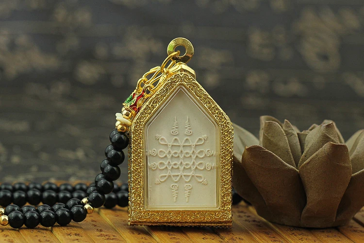 Asia Thailand four faced Buddha figure bring fortune GOOD LUCK safe Effective protection temple Buddha card  Amulet