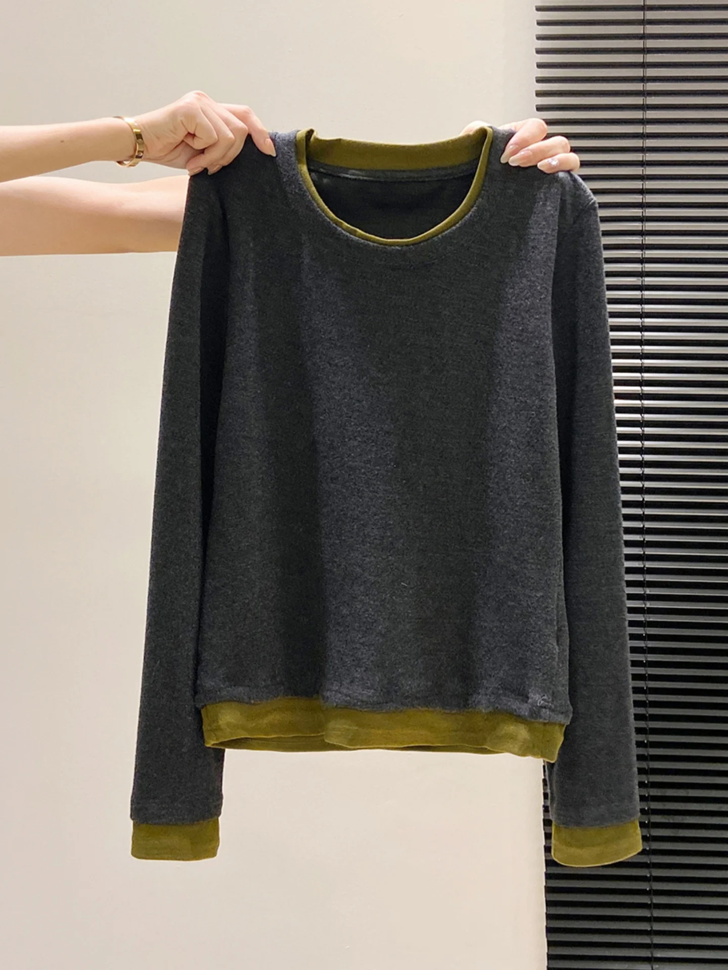

Color Blo Long Sve round Ne Base irt Women's Slim Fit T-irt Inner Wear Top for Autumn Winter Seasonal New Sle
