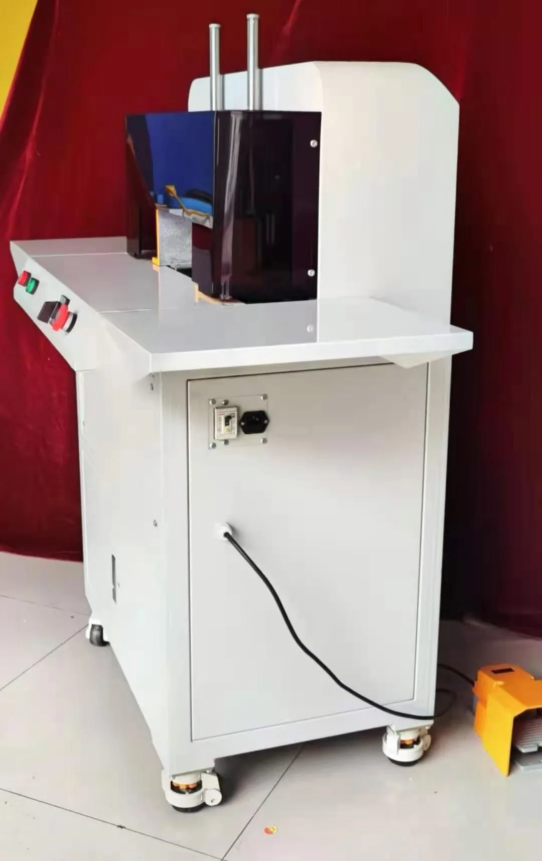 2025 رائجة البيع بطاقات PVC مزدوجة الرأس آلة التقريب والقطع الكهربائية لتغليف القرطاسية المكتبية #3