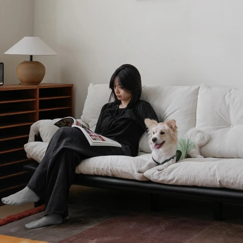 

Cream Nordic retro sofa, warm solid wood frame, creates a healing feeling of home, straight row of three people