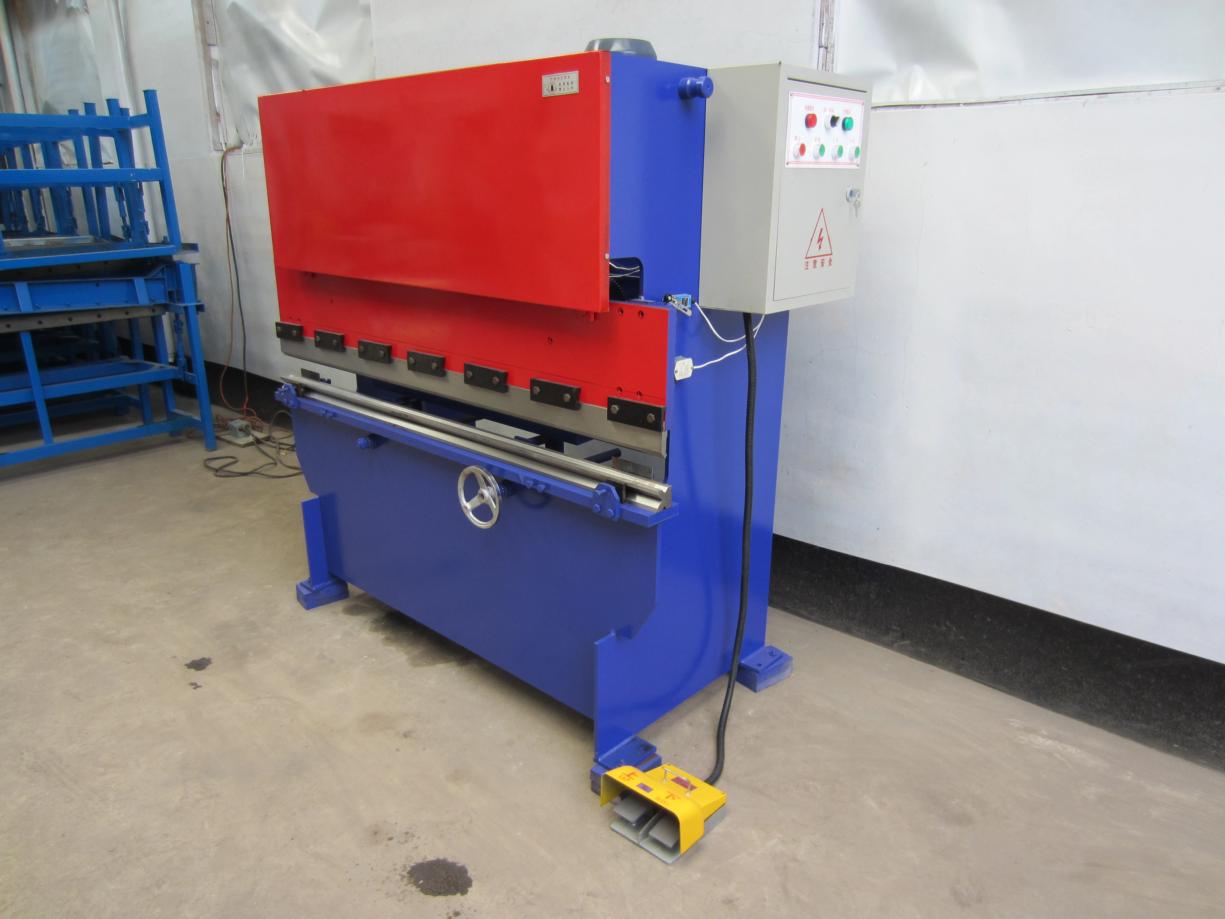 Metal plate bending machinery, hydraulic plate bending equipment, multifunctional steel plate bending machine