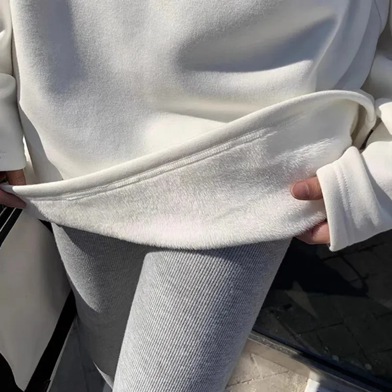 White Fleece Lined Long Sleeve T-Shirt Women's Autumn Winter Loose Fit round Neck Base Layer Top plus Size mid Length Butt Co...
