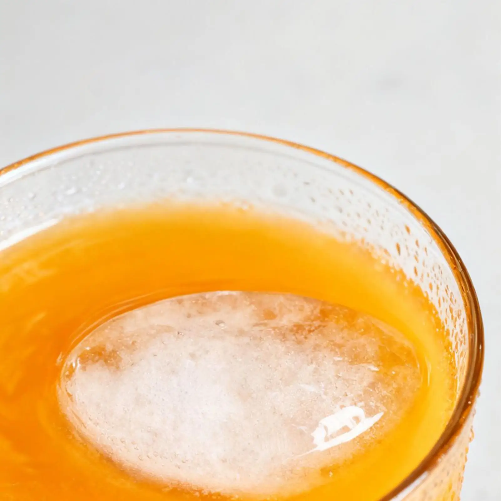 

Ice Tray Mold Egg-Shaped 4-Pieces Large Silicone Ice Trays For Kitchen Beverages Whiskey Cocktails Party Picnic Pool Camping