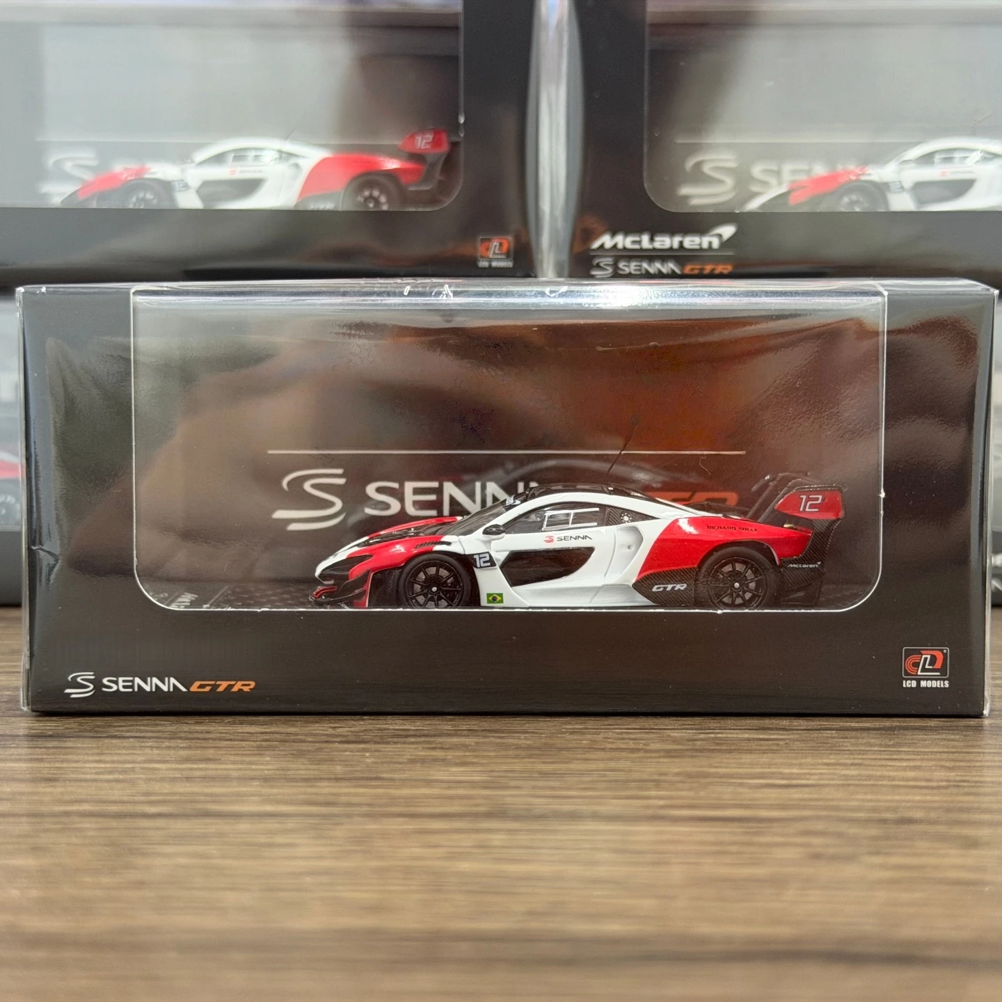 lcd-1-64-セナ-gtr-赤と白のダイキャスト-ミニカー-モデルコレクション-ミニチュア