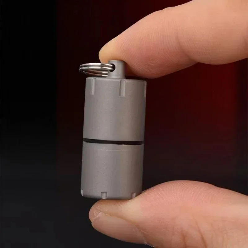 New Creative Metal Mini Keychain Lighter Windproof Gasoline Kerosene Titanium Box Lighter Cigarette Accessories Men\'s Gift