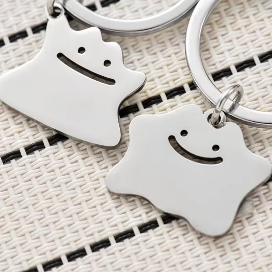 Nouveau porte-clés en acier inoxydable Cloud Smiley Ditto Ghost, pendentif de sac, accessoire de mode, petit cadeau
