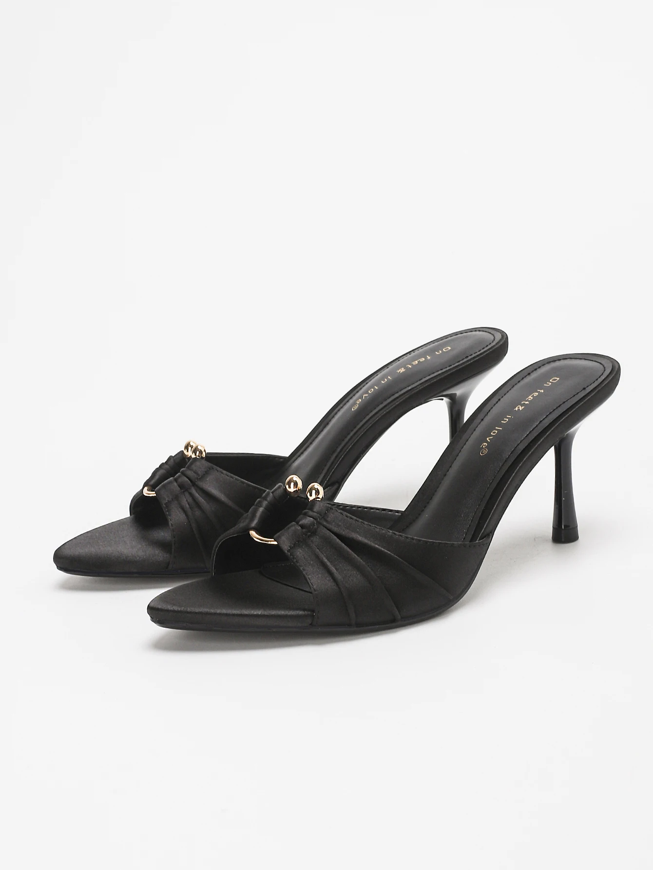 Sommerliche, stilvolle und elegante Damen-Sandalen aus Satin mit Raffung, Metall-Rundspange, offener Zehenpartie und Stilettoabsatz – perfekt zum Kombinieren mit Dr.