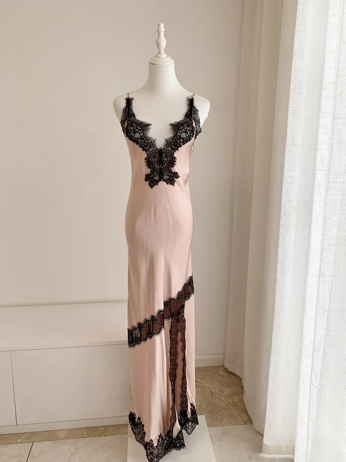 

2025 New Women Sexy Pink Sling Robe Lace Patchwork V-Neck Sleeveless Split Slim Maxi Dress